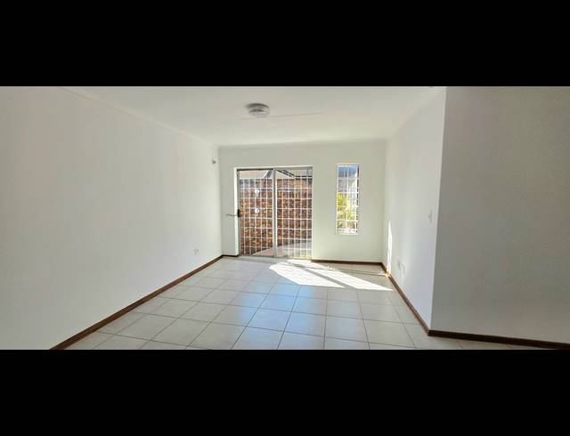 2 BEDROOM TOWNHOUSE FOR SALE IN DIE HOEWES